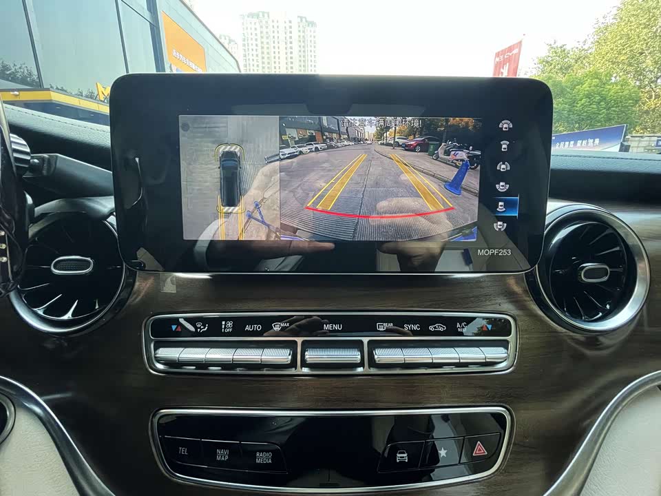 Mercedes-Benz V-class