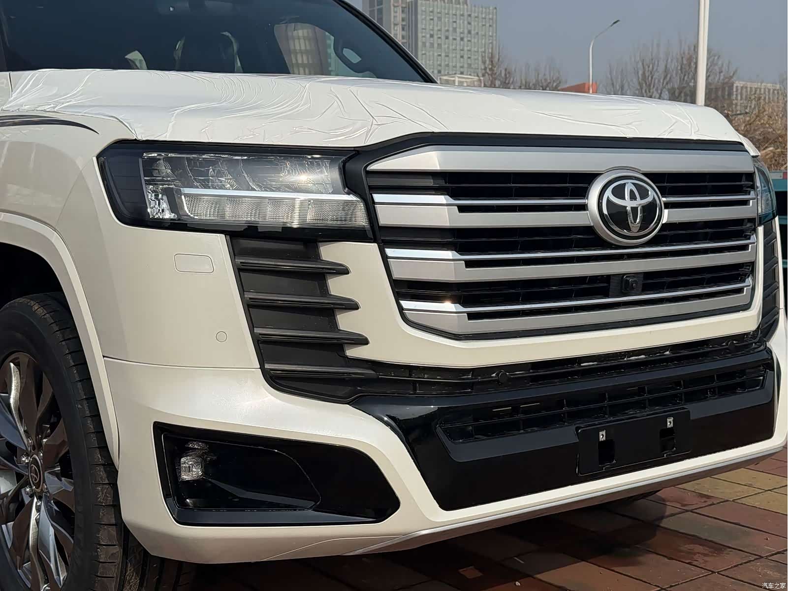 Toyota Land Cruiser, 2026 11