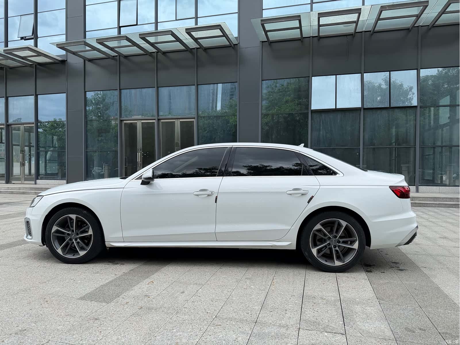 Audi A4L, 2020 9