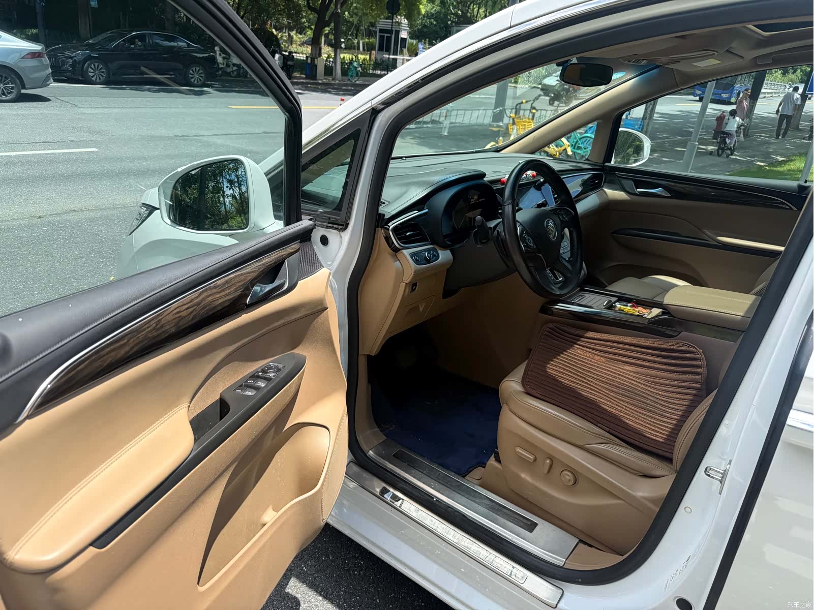 Buick GL8, 2018 4