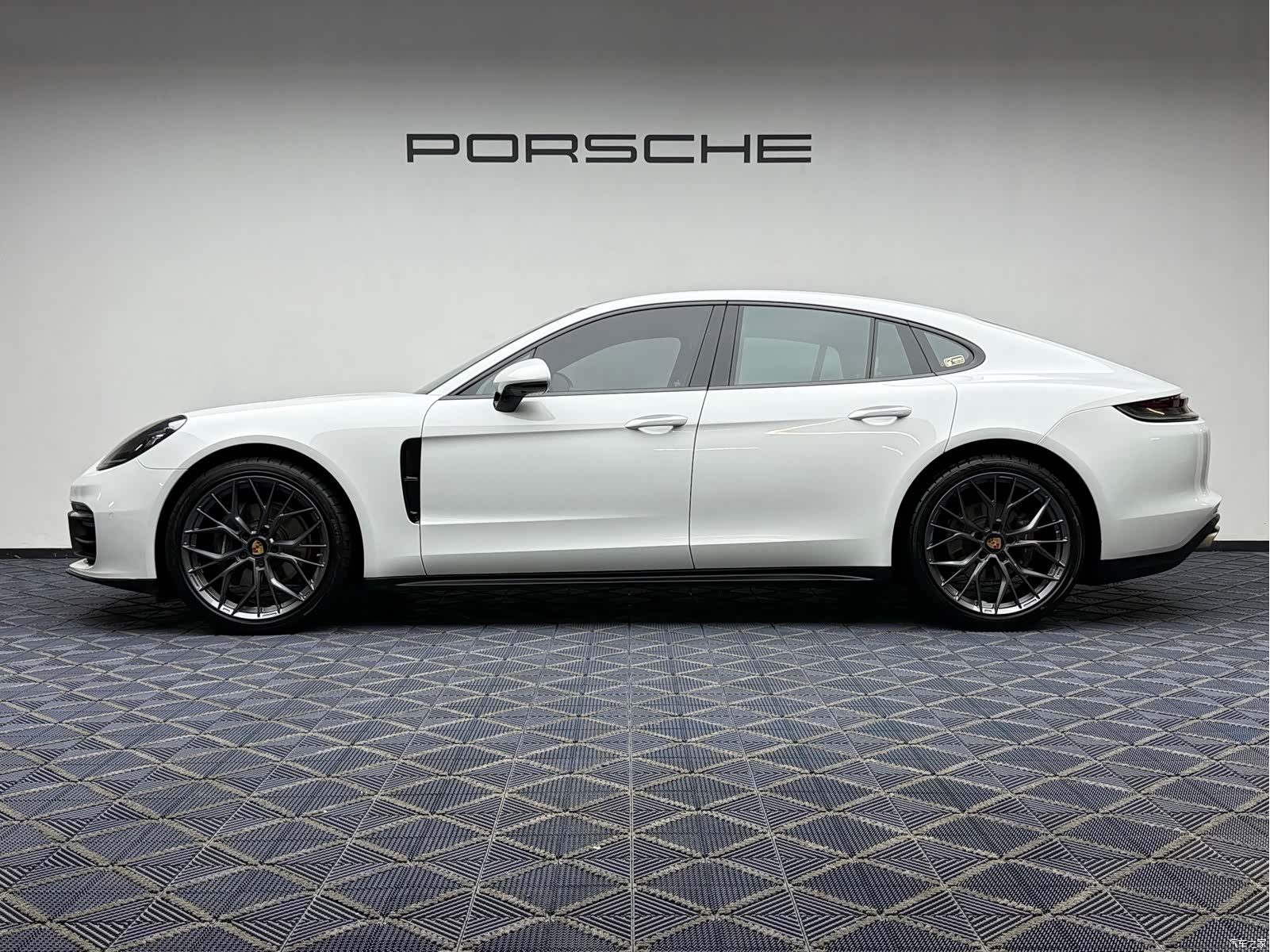 Porsche Panamera, 2022 2