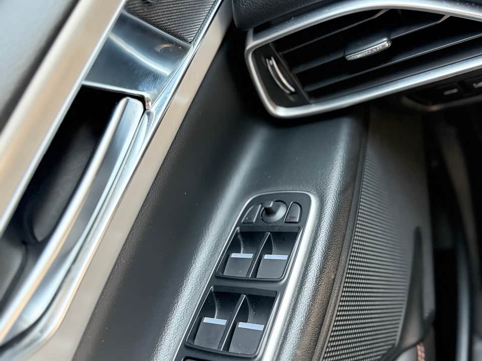 Jaguar XEL Jaguar XEL