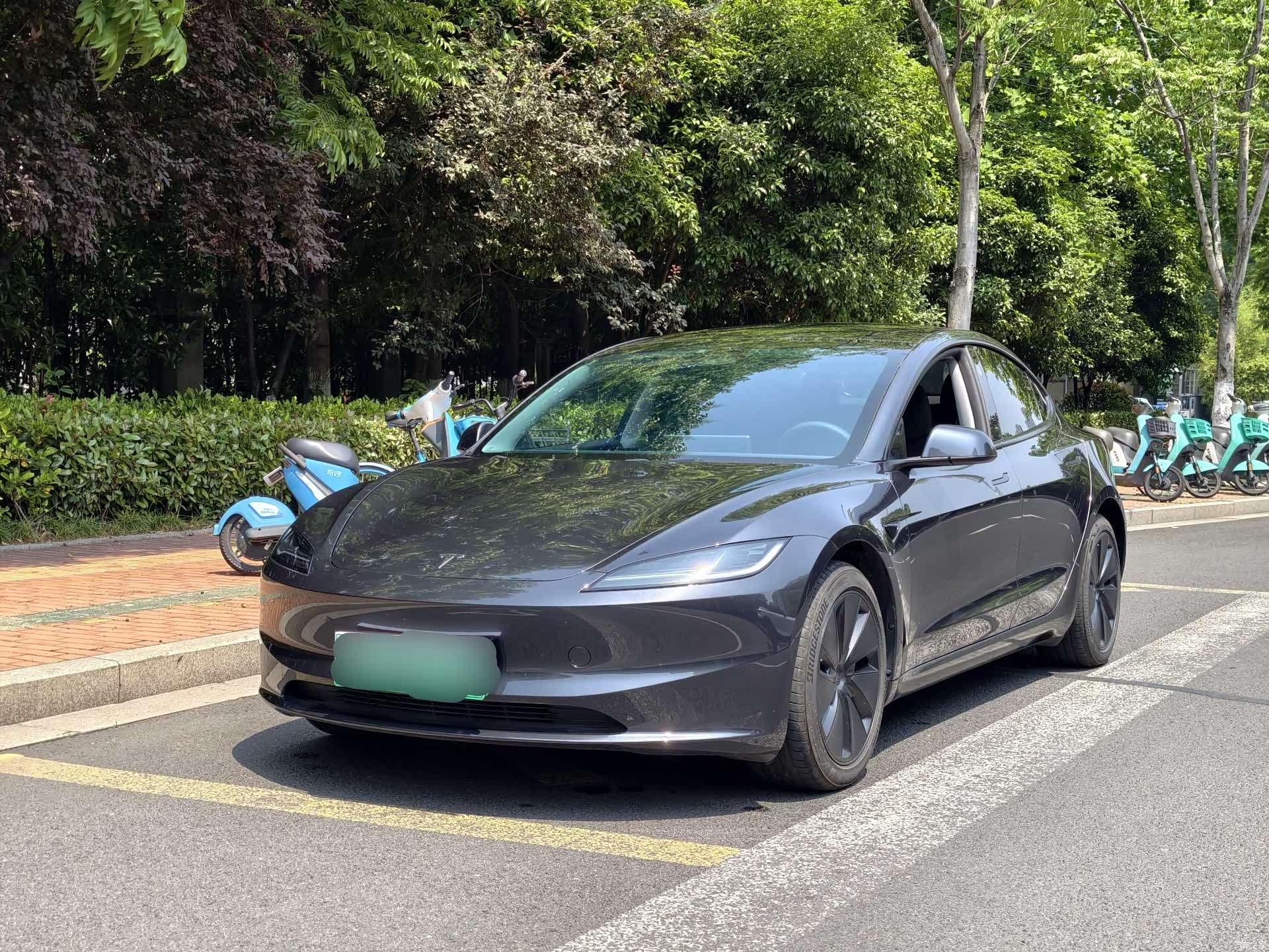 Tesla Model 3, 2025 1