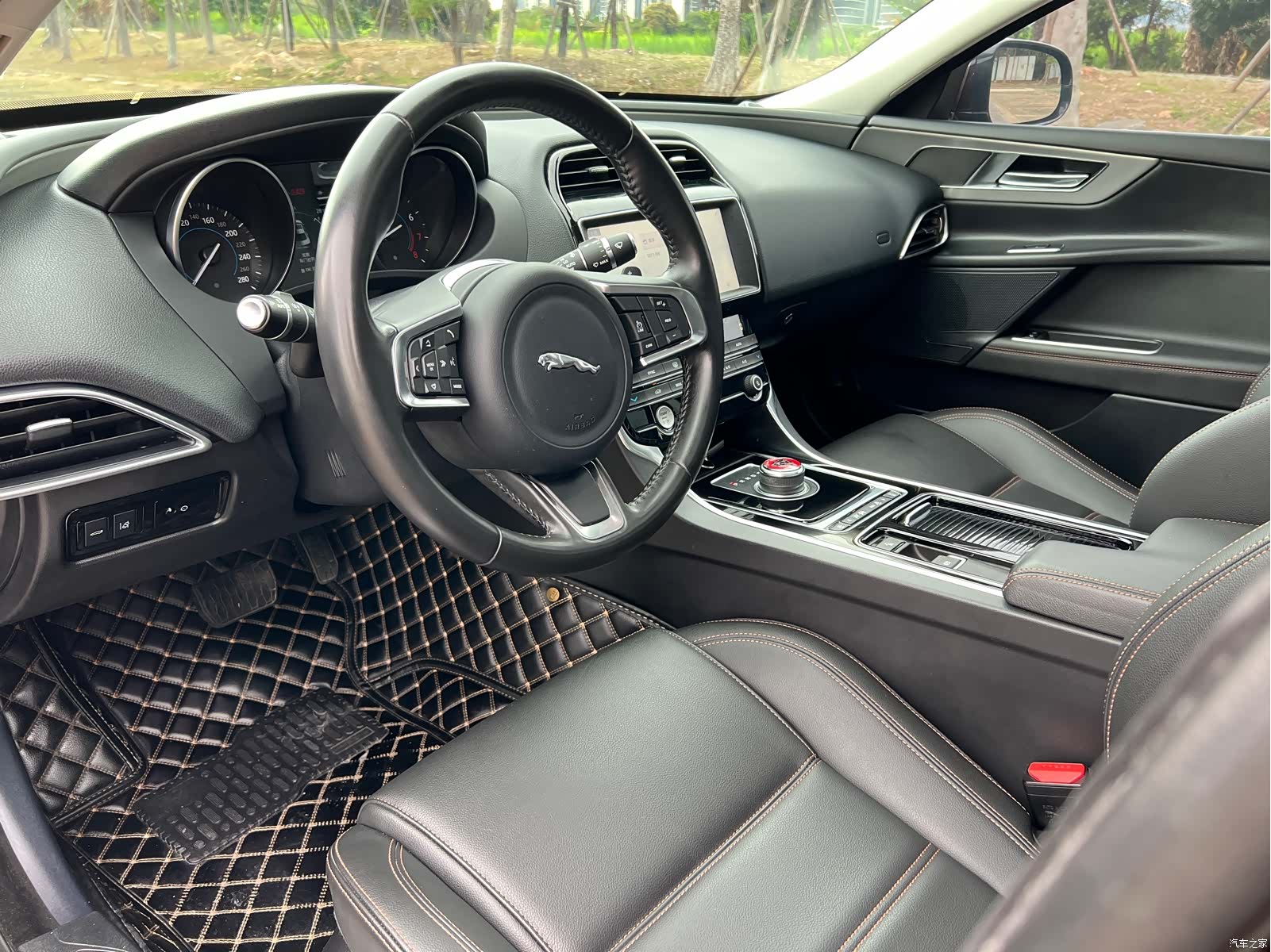 Land Rover XEL, 2019 10