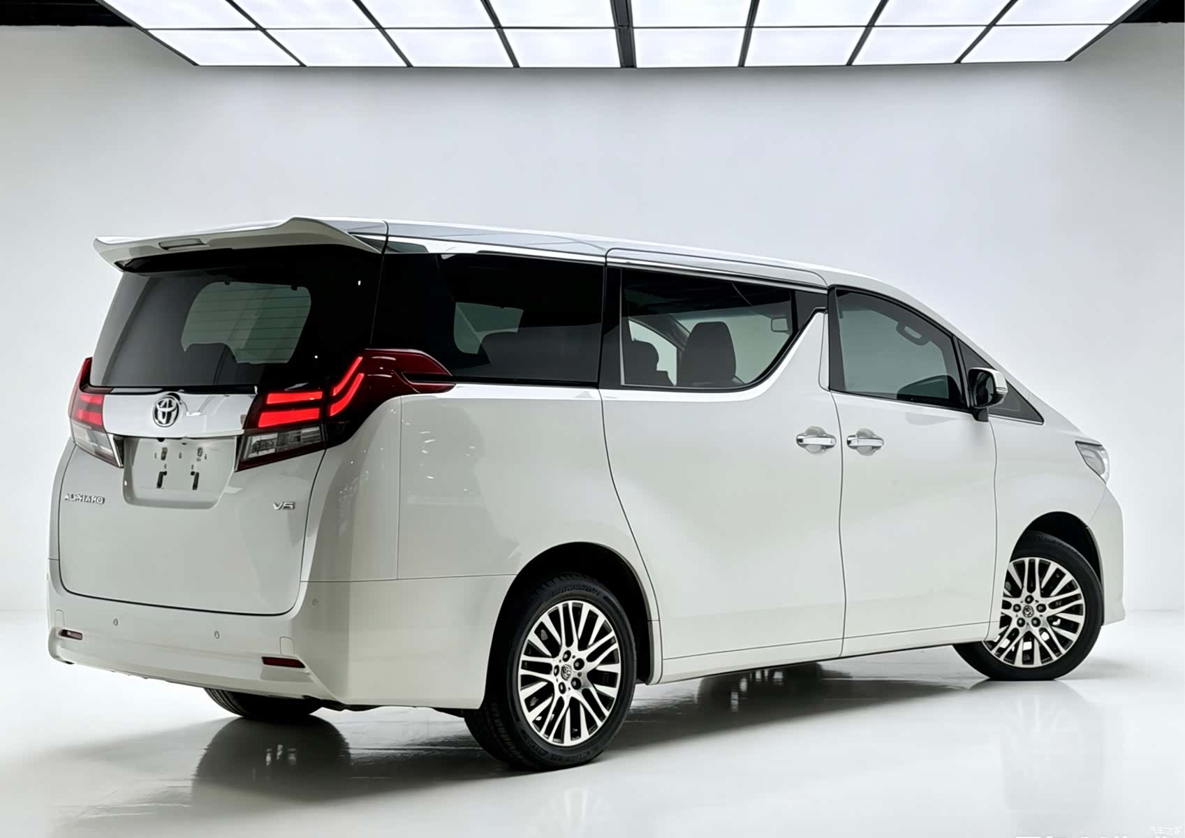 Toyota Alphard, 2015 4