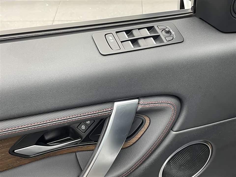 Land Rover Discover sports