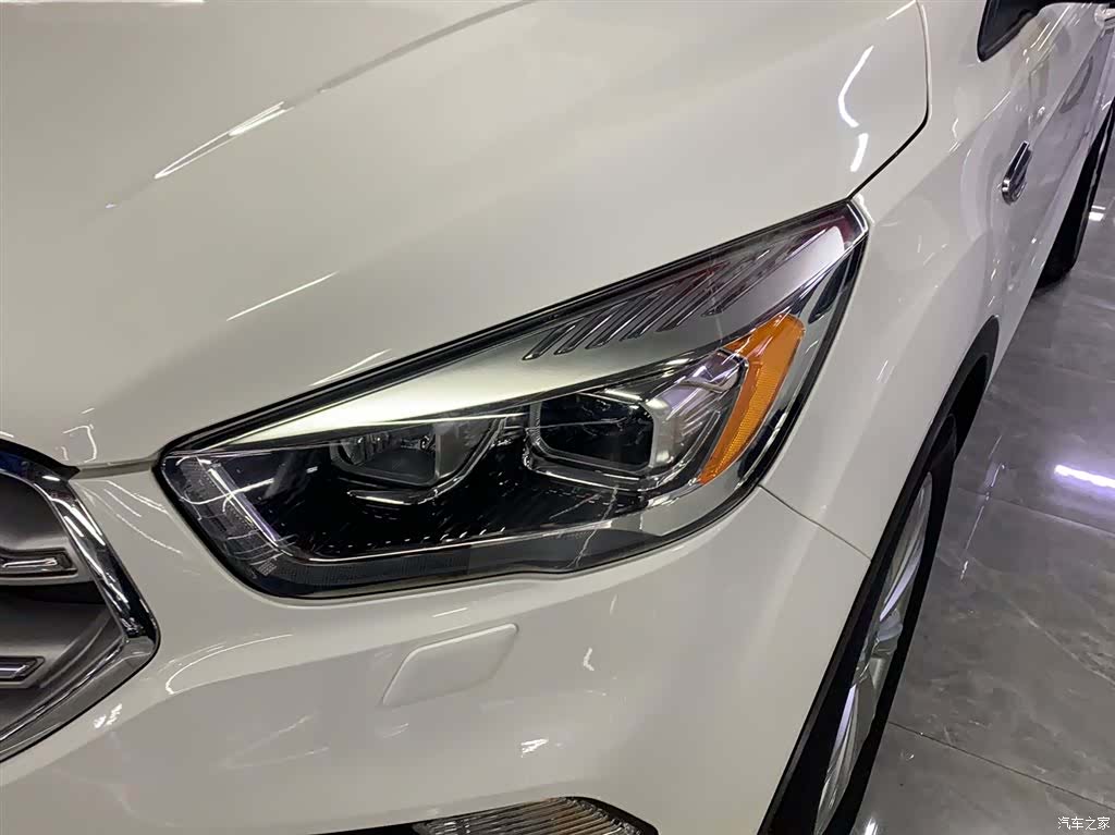 Ford Kuga, 2018 3