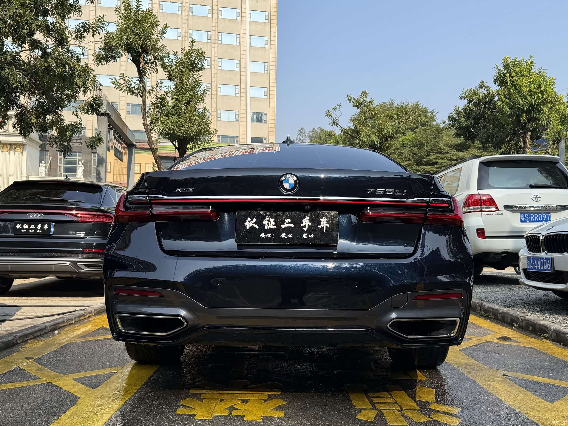 BMW 7 Series, 2021 все фото