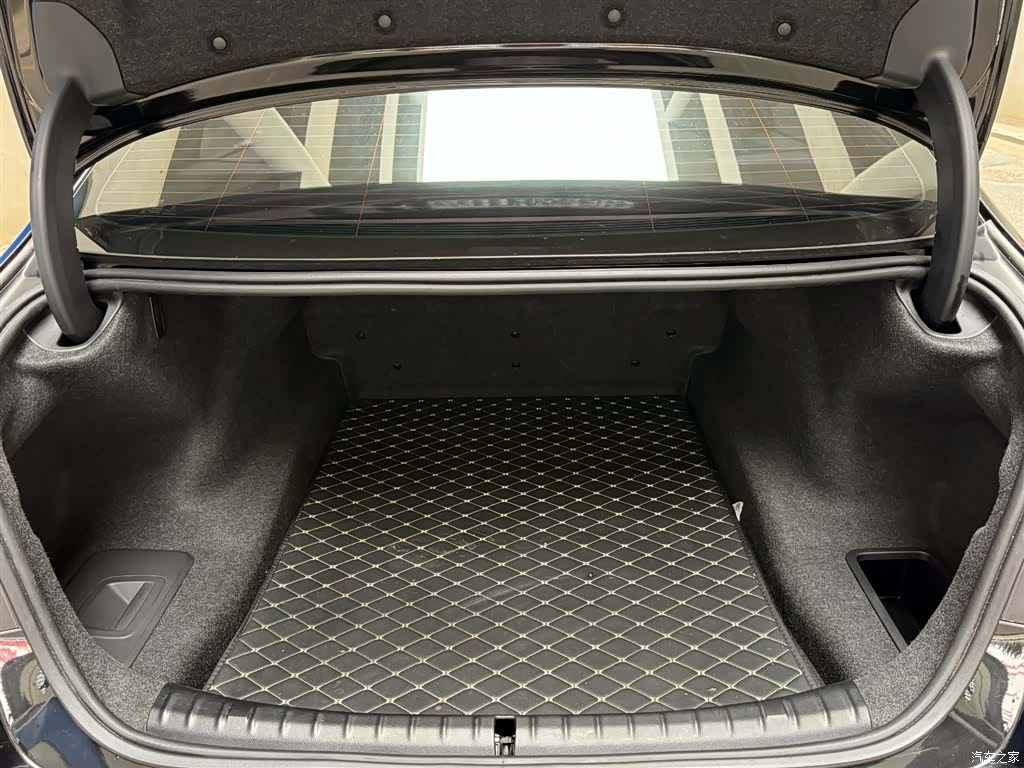 BMW 5 Series, 2022 8