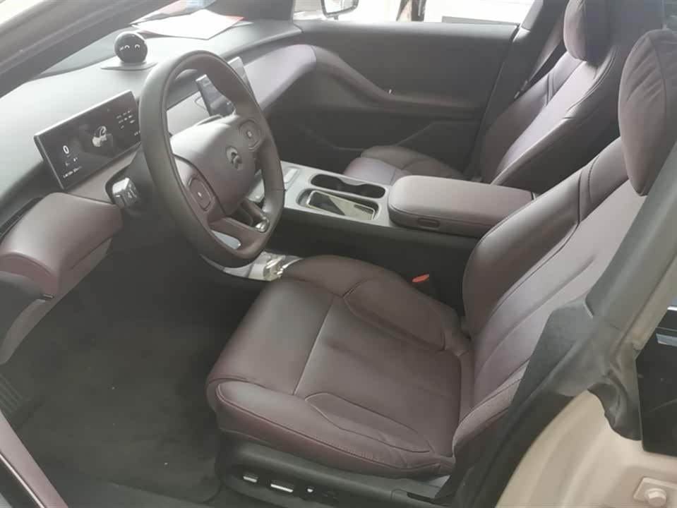 NIO ET5