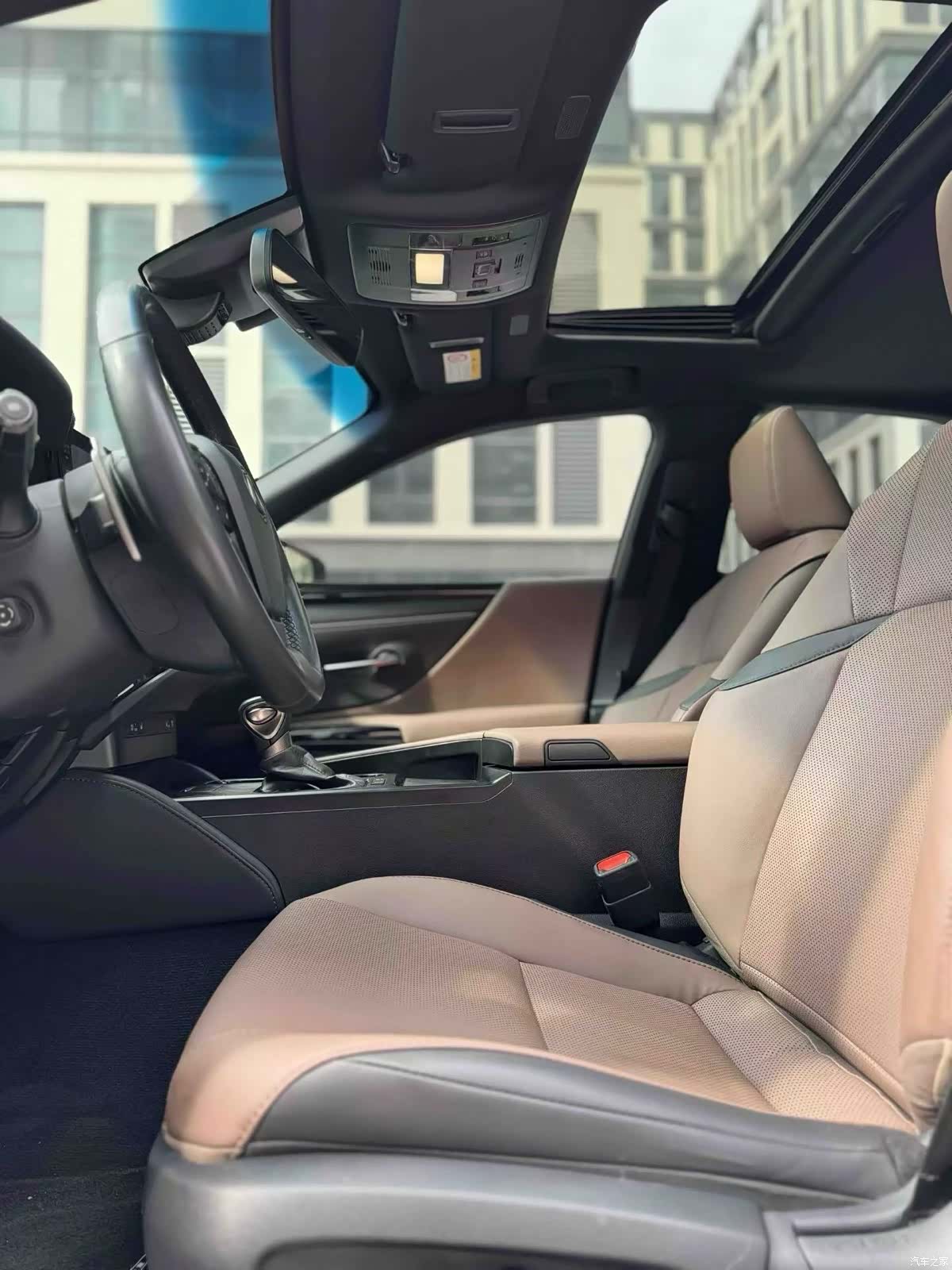 Lexus ES, 2024 4