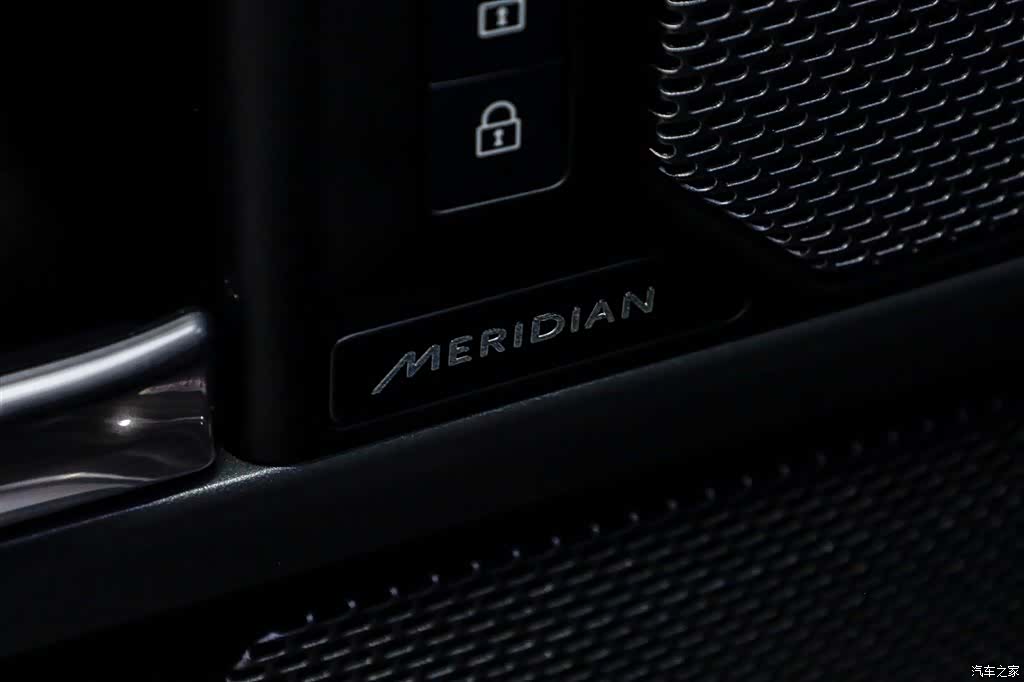 Land Rover Defender, 2023 13