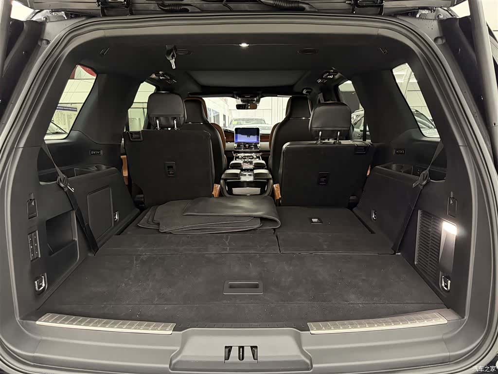 Lincoln Navigator, 2021 13