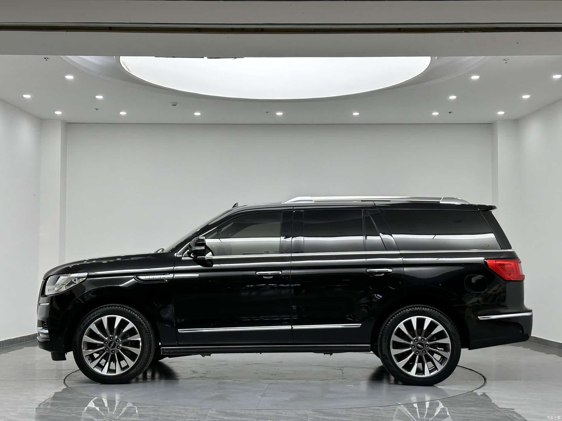 Lincoln Navigator, 2019 3