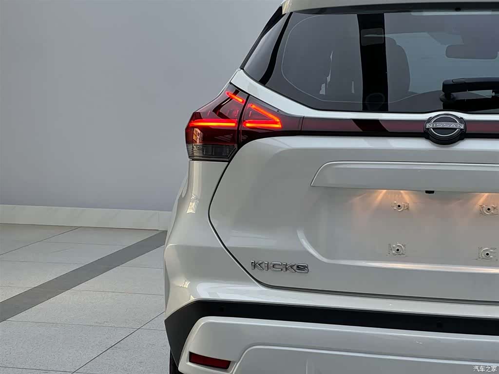 Nissan Kicks, 2023 все фото