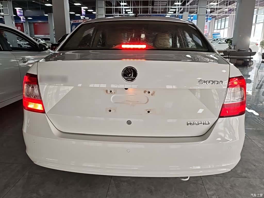 Skoda Rapid, 2015 6