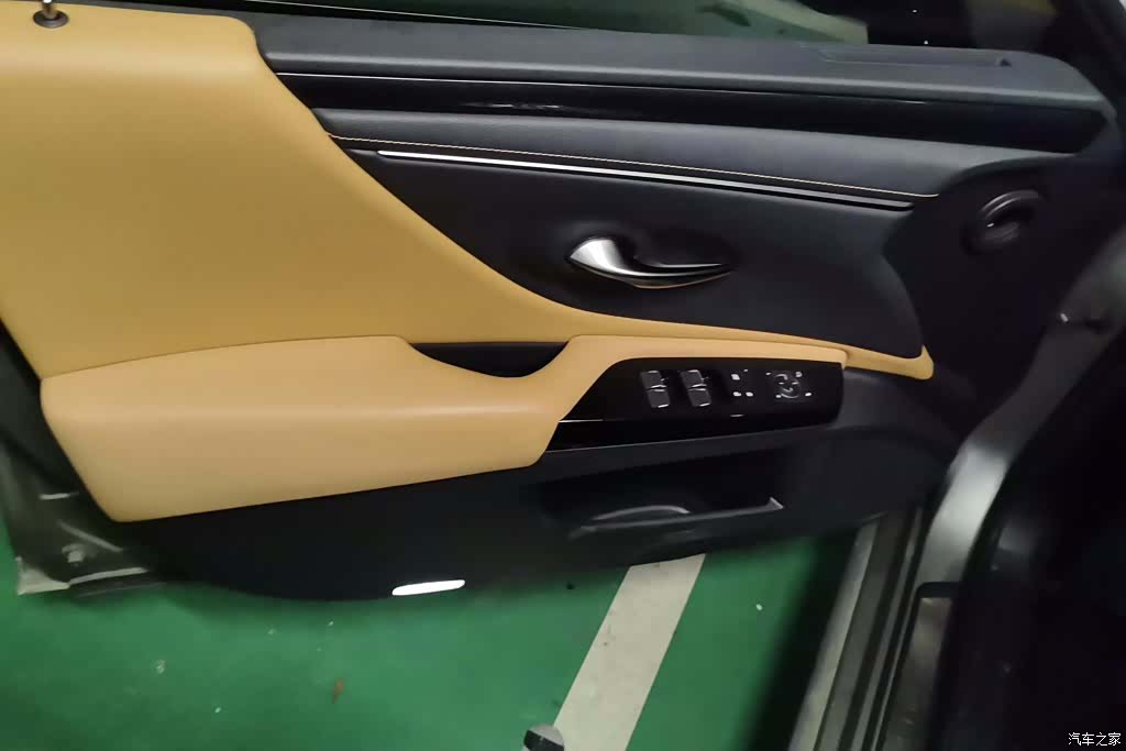 Lexus ES, 2021 7