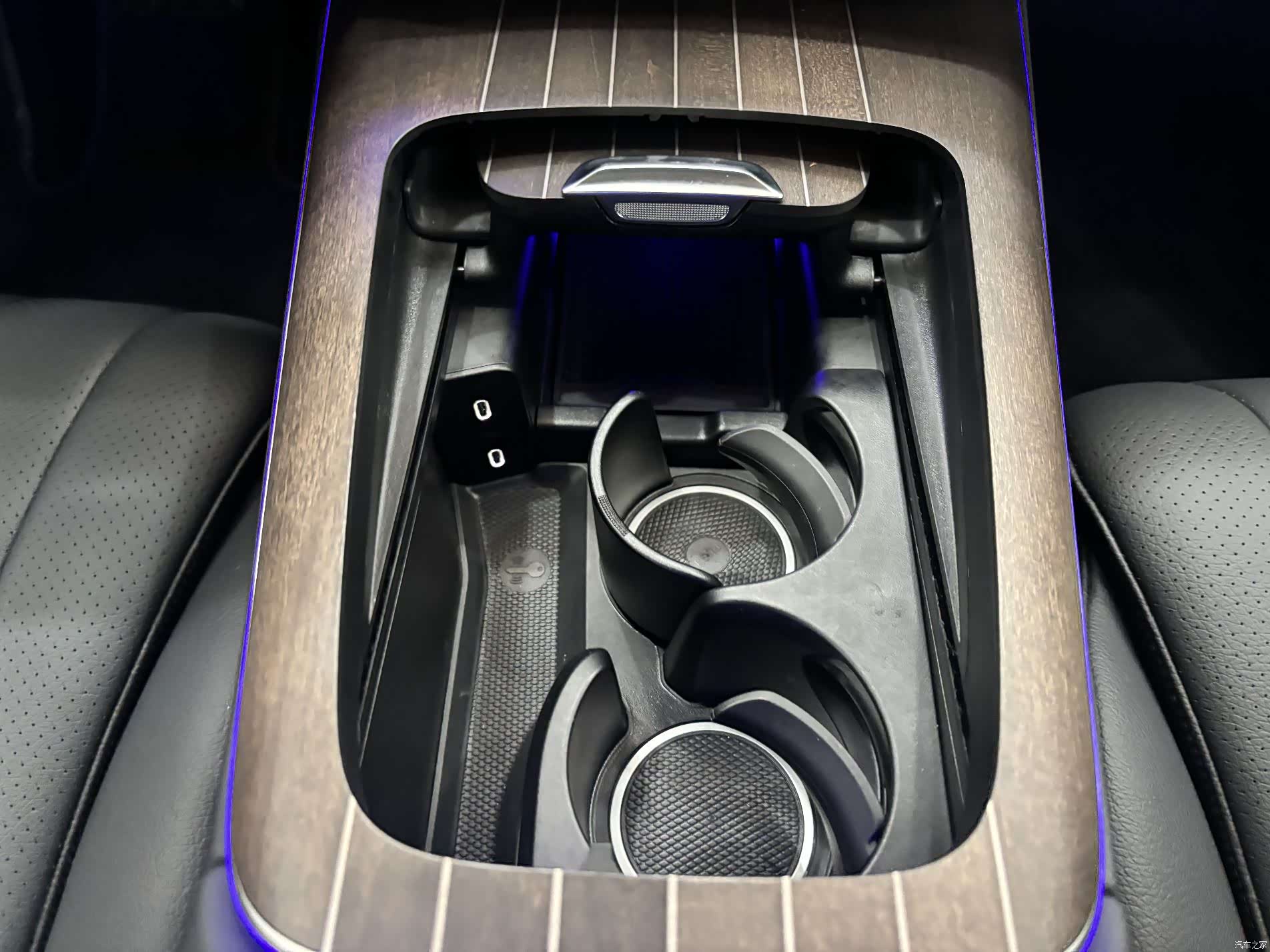 Mercedes-Benz E-Class, 2025 18