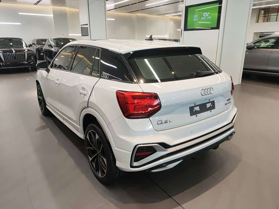 Audi Q2L