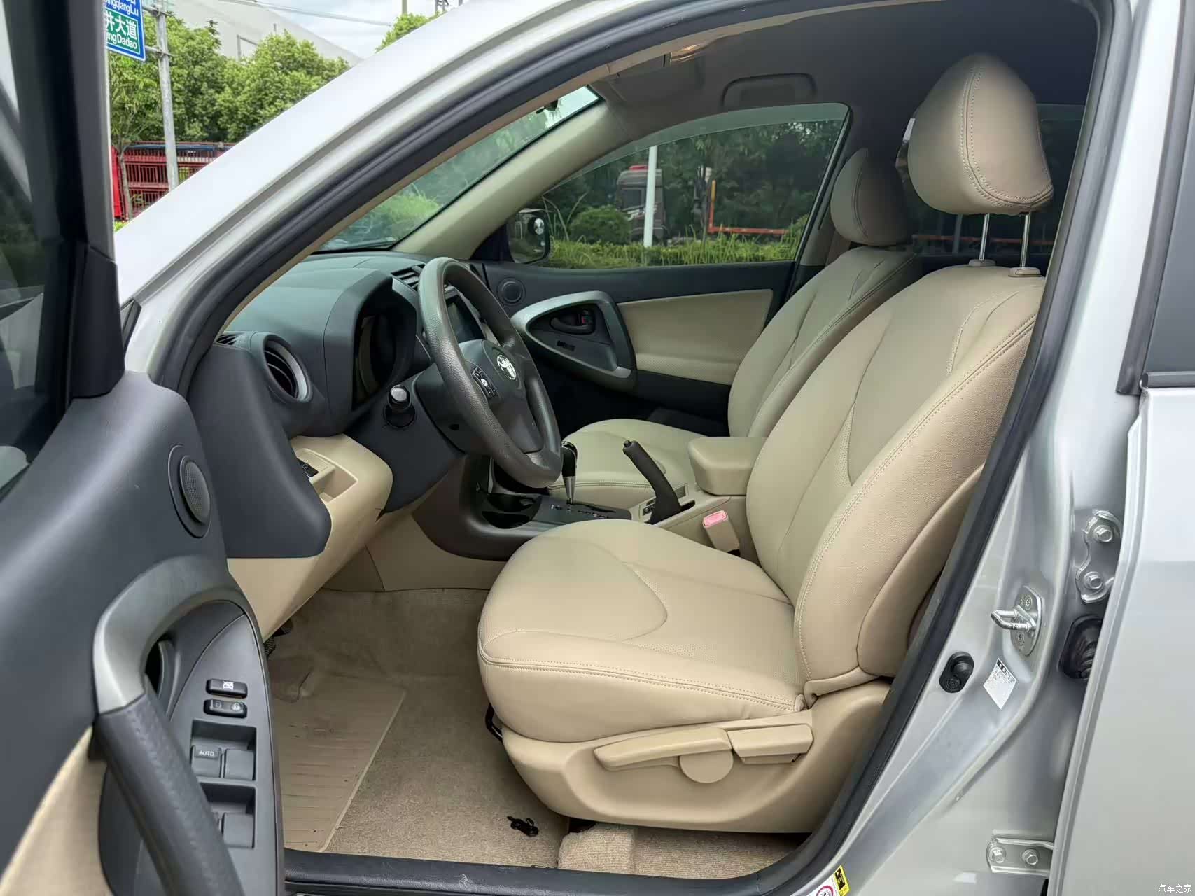 Toyota RAV4, 2012 7