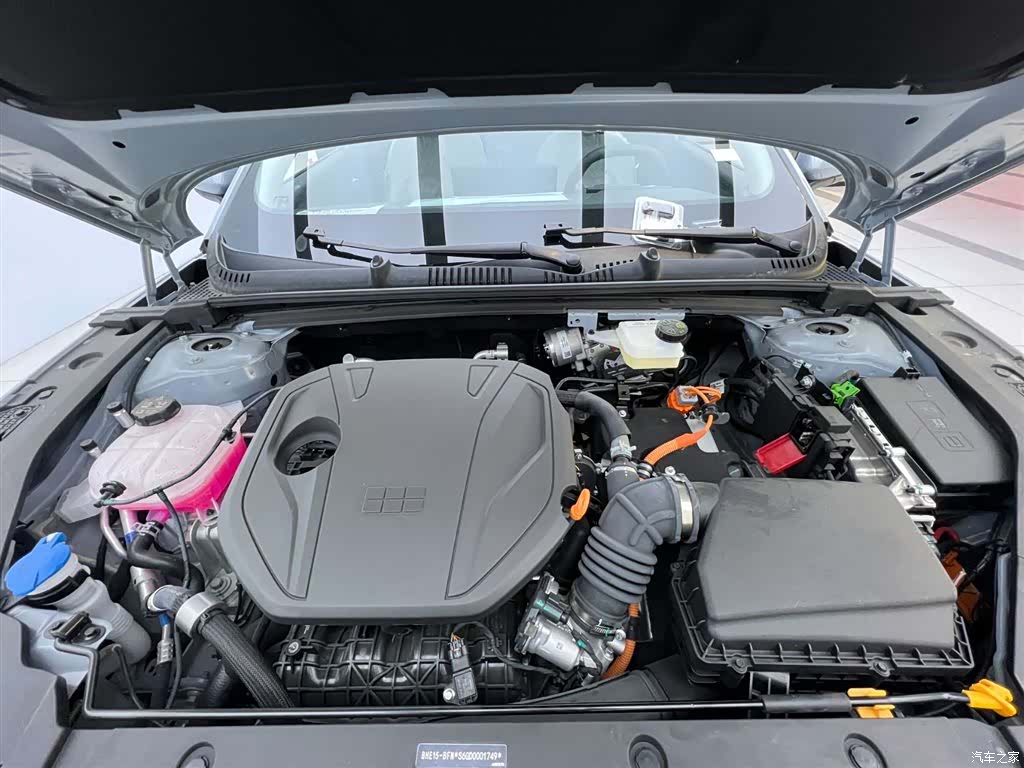 Geely Galaxy L6, 2025 8