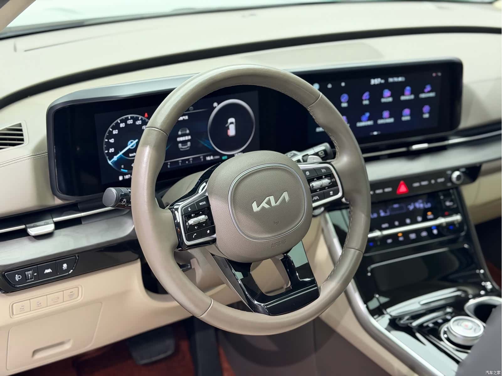 Kia Carnival, 2023 12