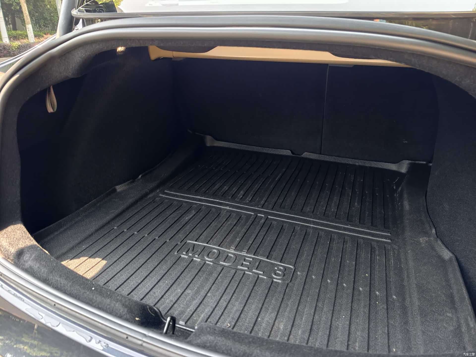 Tesla Model 3, 2025 15
