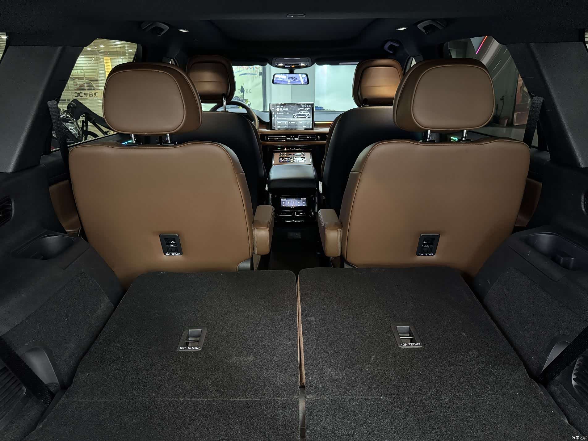 Lincoln Aviator, 2023 12