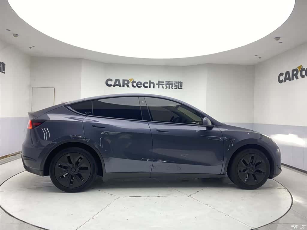 Tesla Model Y, 2021 4