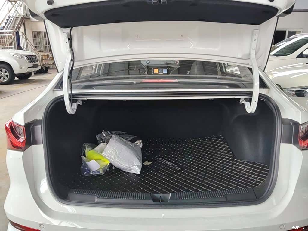 Roewe i5, 2025 19