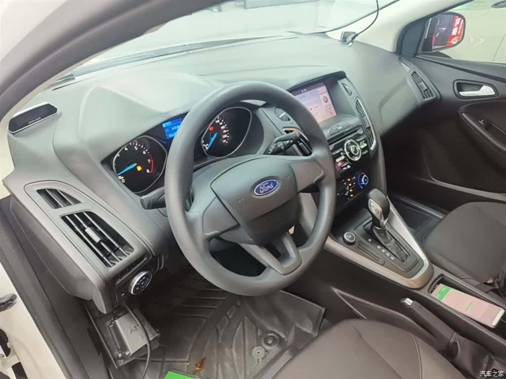 Ford Focus, 2019 10