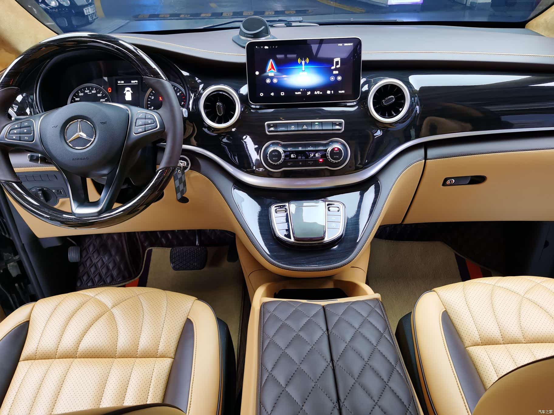 Mercedes-Benz 7, 2020 3