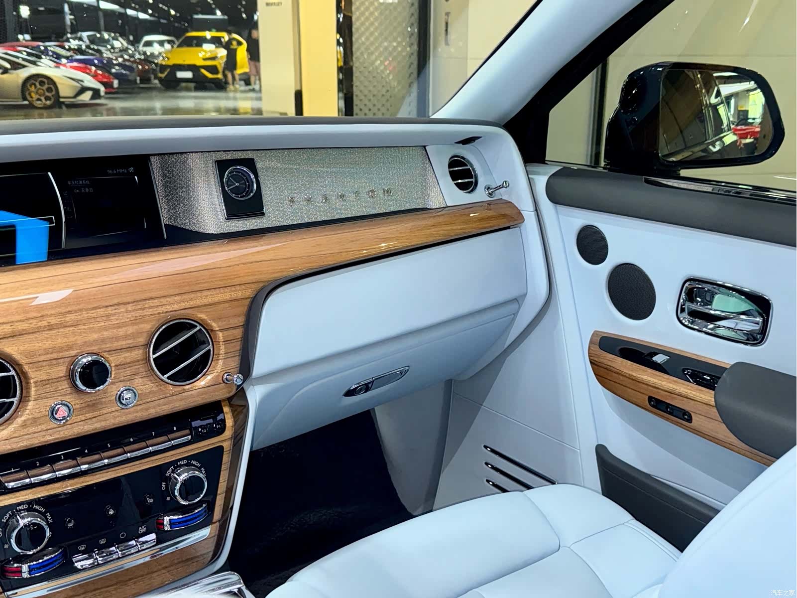 Rolls-Royce Phantom, 2020 16
