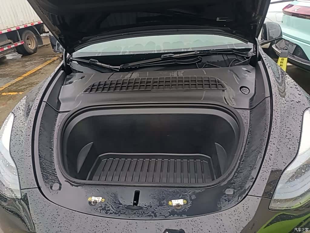 Tesla Model Y, 2023 20