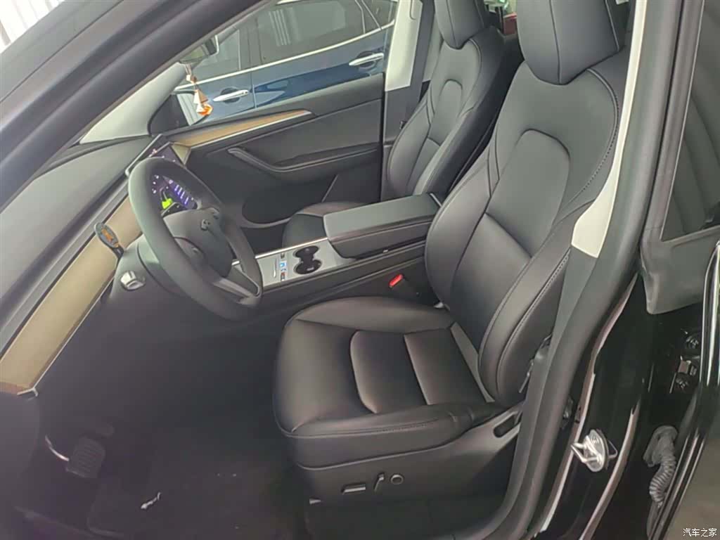 Tesla Model Y, 2023 15