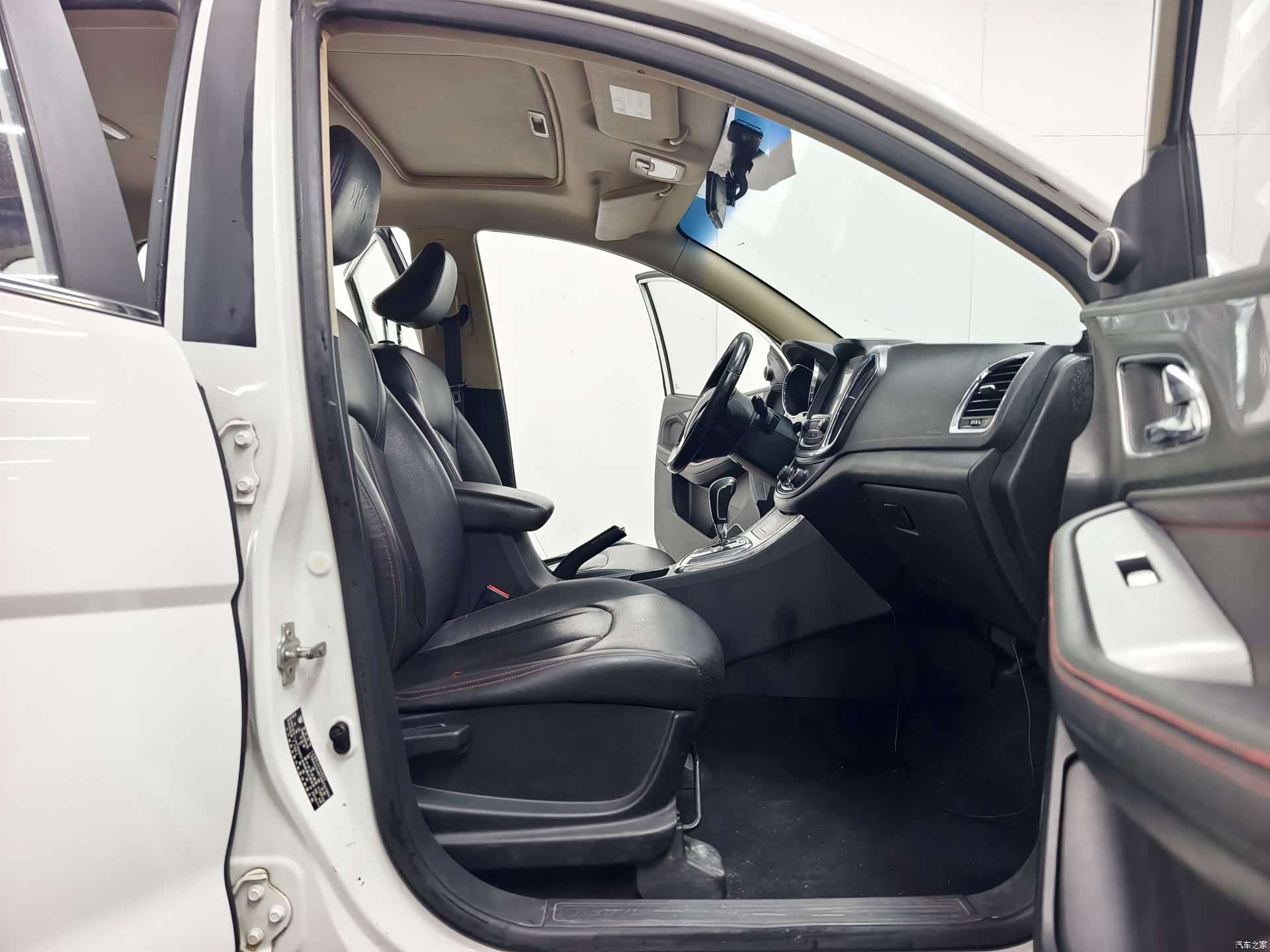 Wuling 560, 2017 14