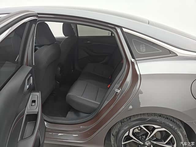MG MG5, 2024 9