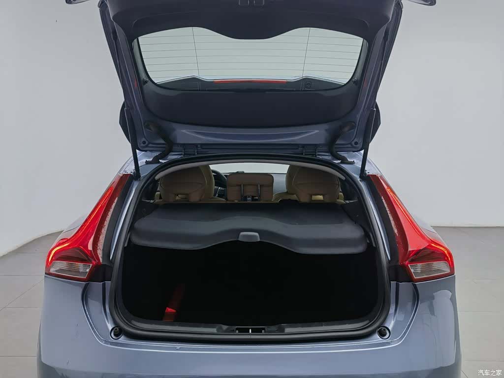 Volvo V40, 2017 16