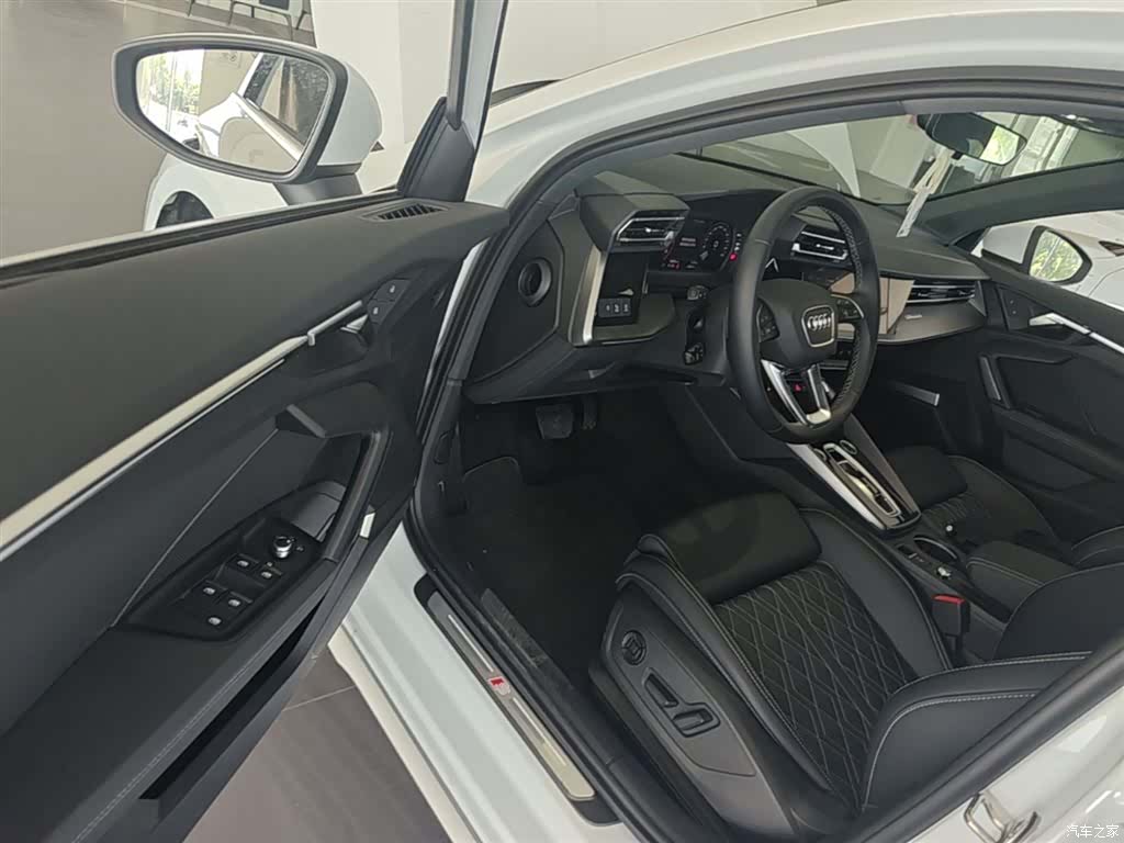 Audi Flying Spur, 2025 23