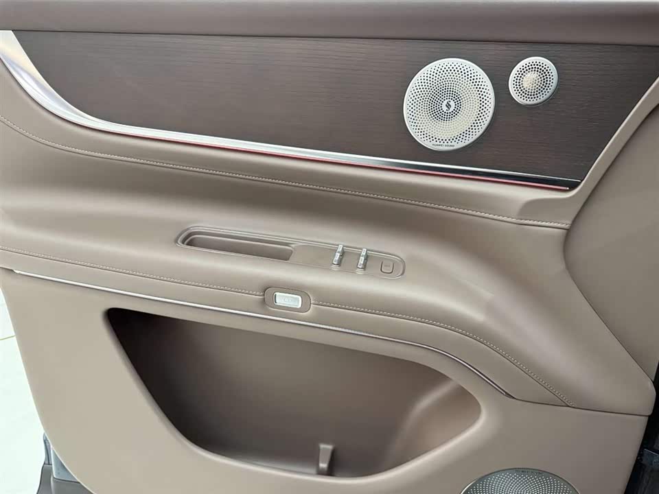 AITO Ask the world M9