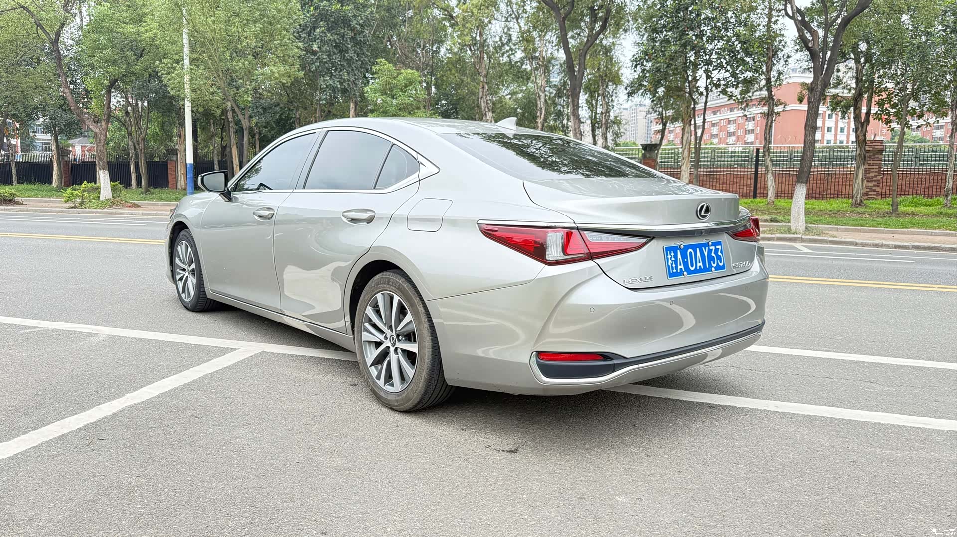 Lexus ES, 2020 все фото