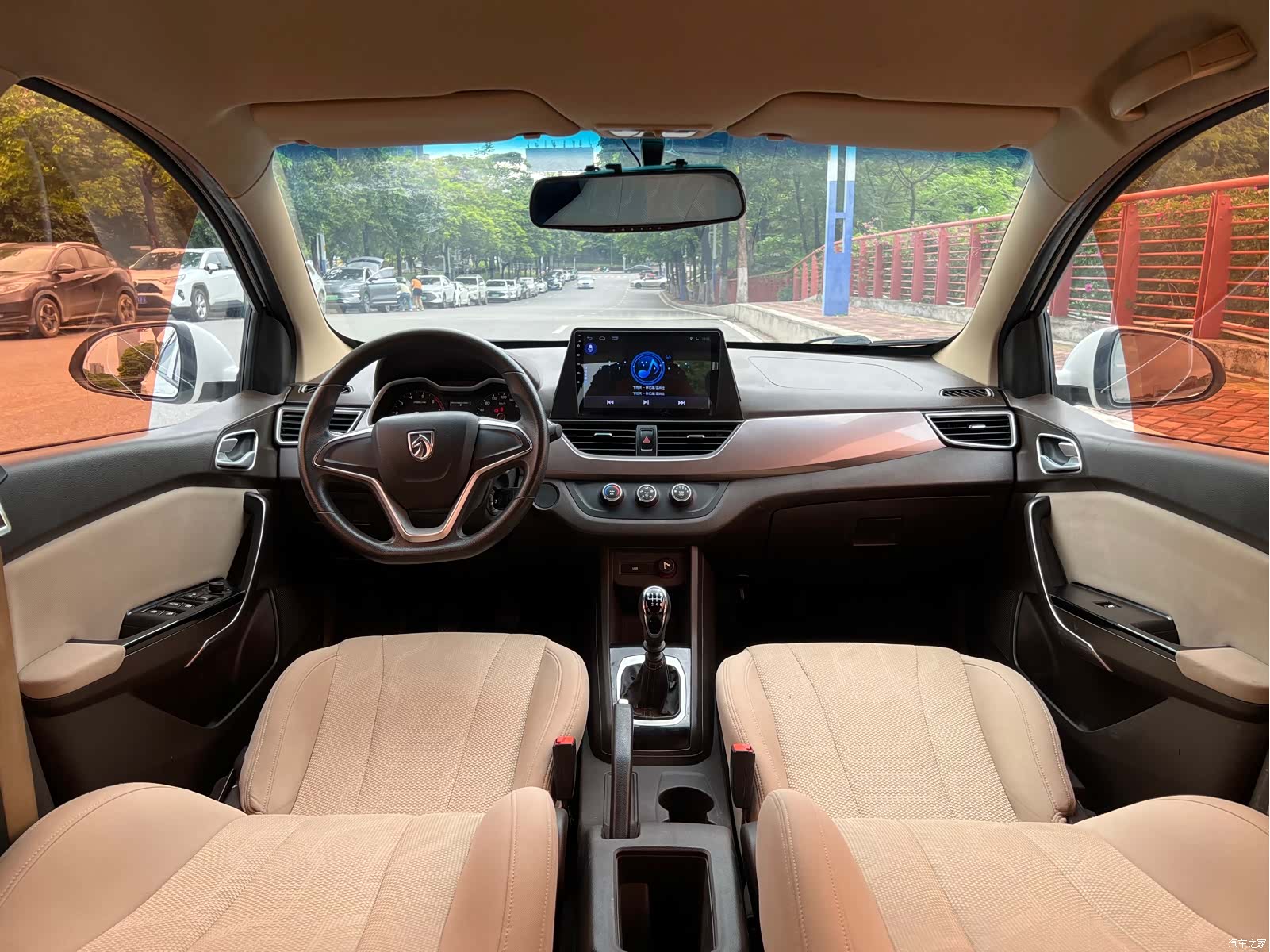 Wuling 310W, 2018 13