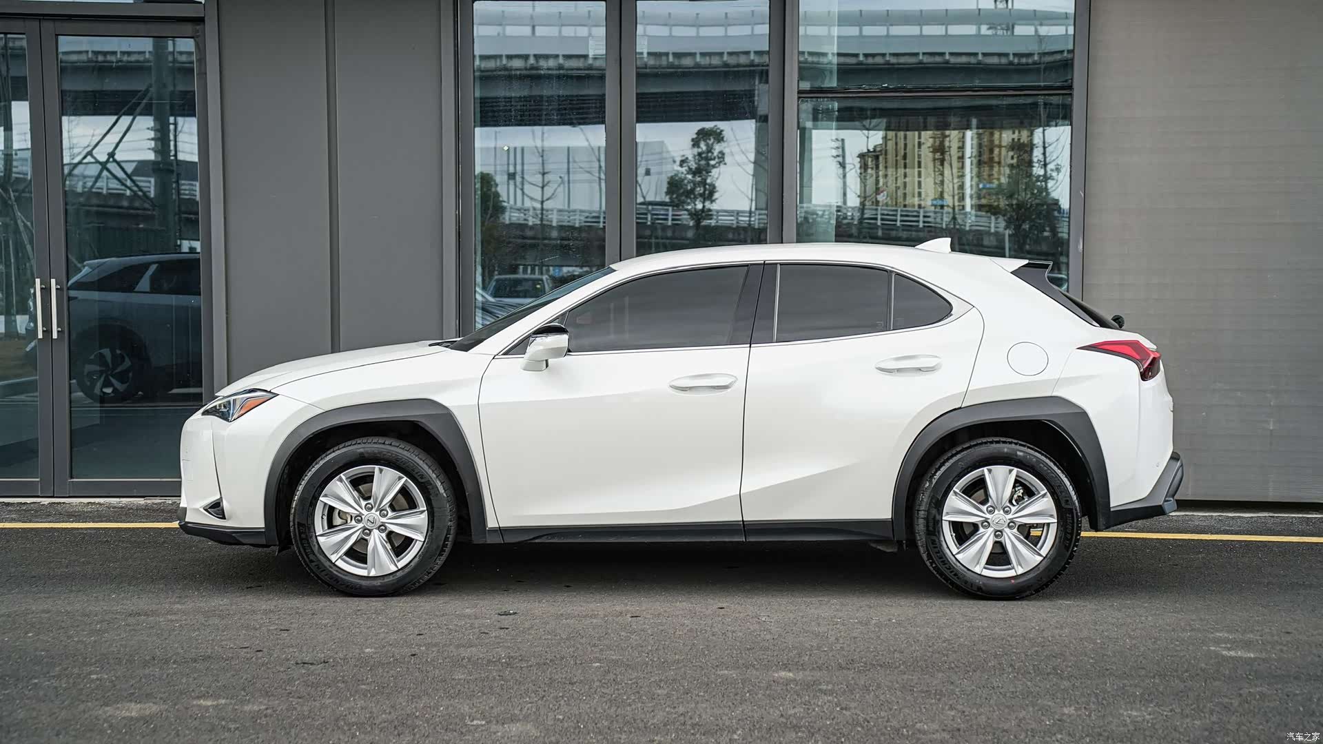 Lexus UX, 2023 7