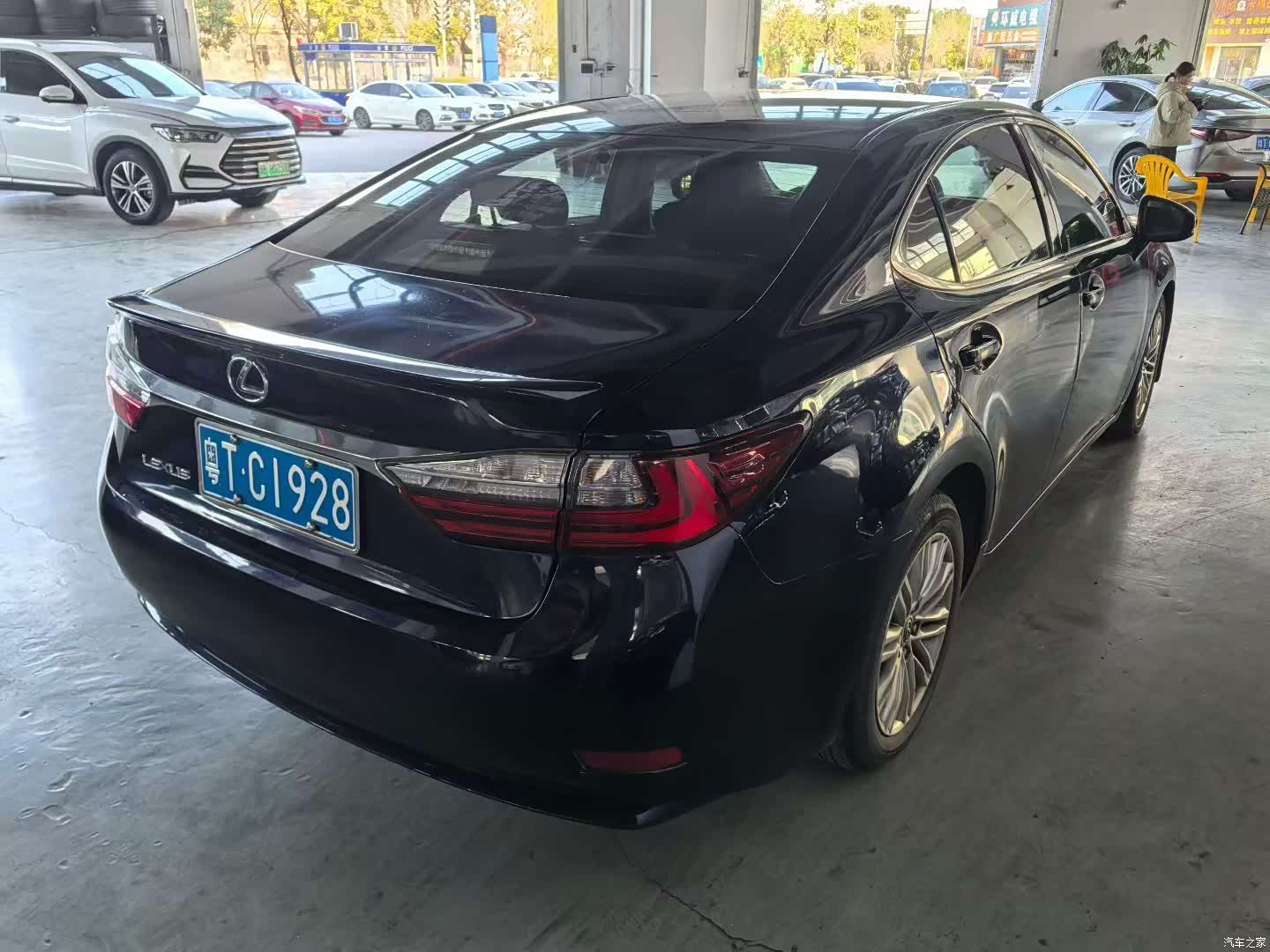 Lexus ES, 2018 4