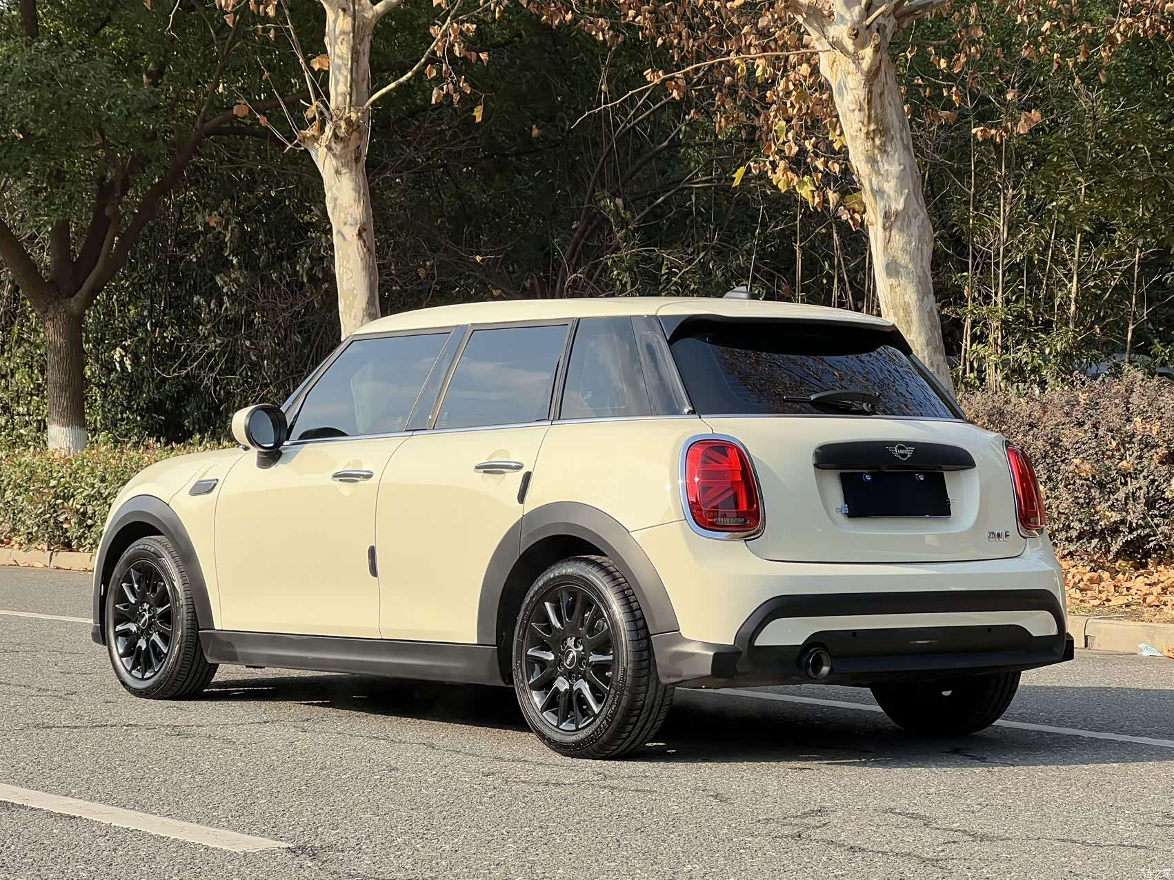 Mini ONE, 2022 17