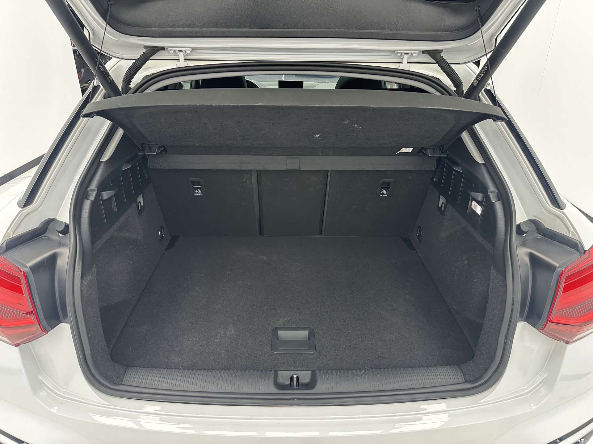 Audi Q2L, 2023 18