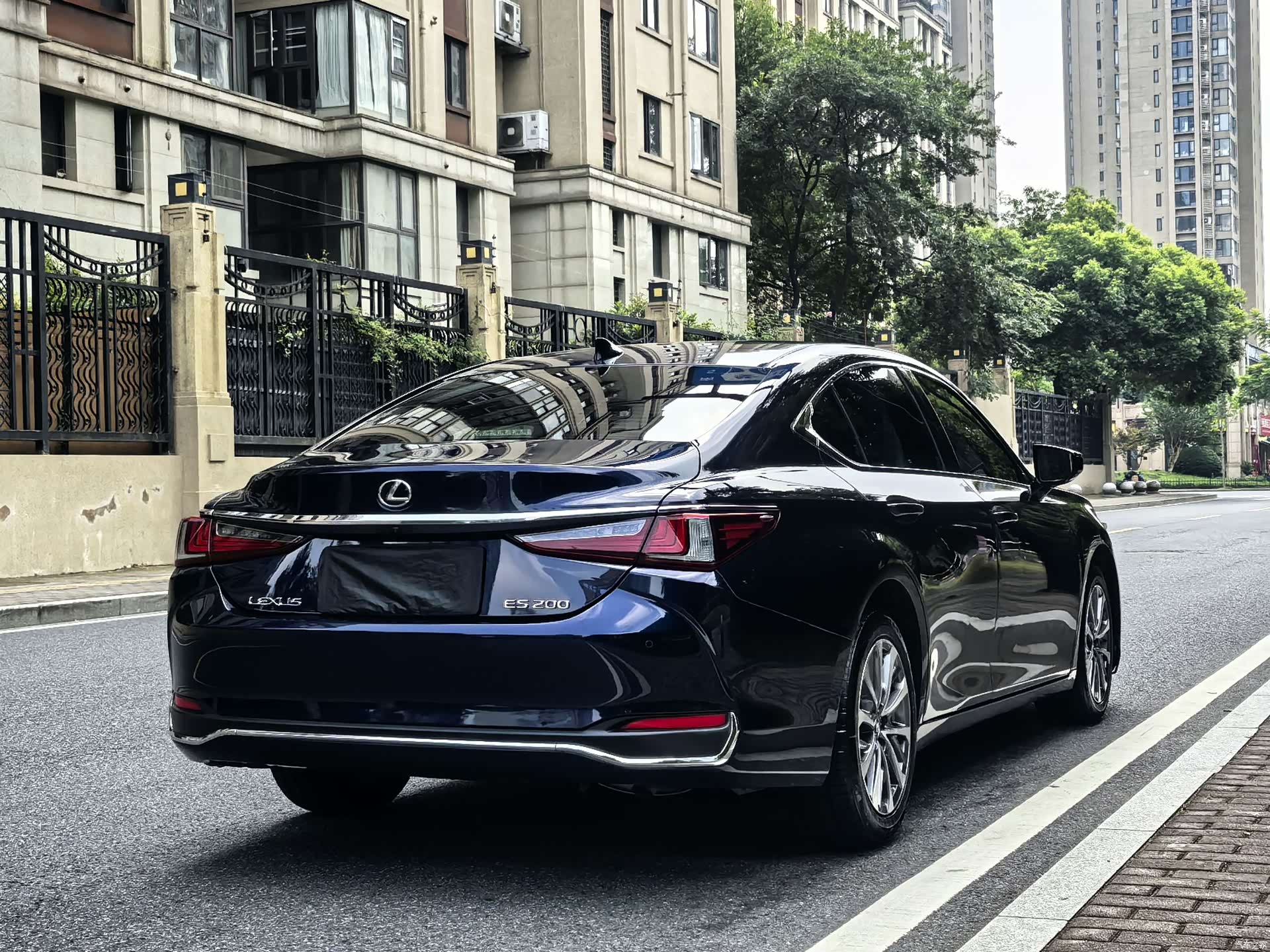 Lexus ES, 2023 4