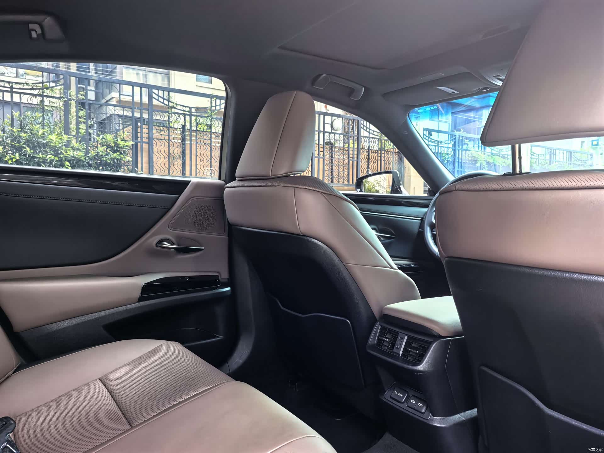 Lexus ES, 2023 10