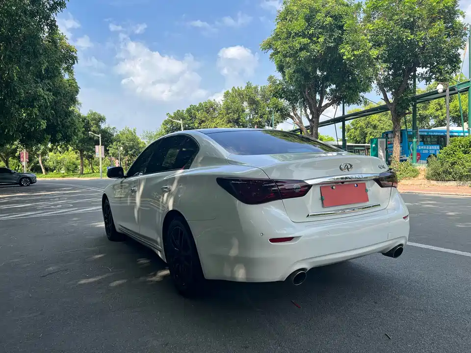 Infiniti Q50L
