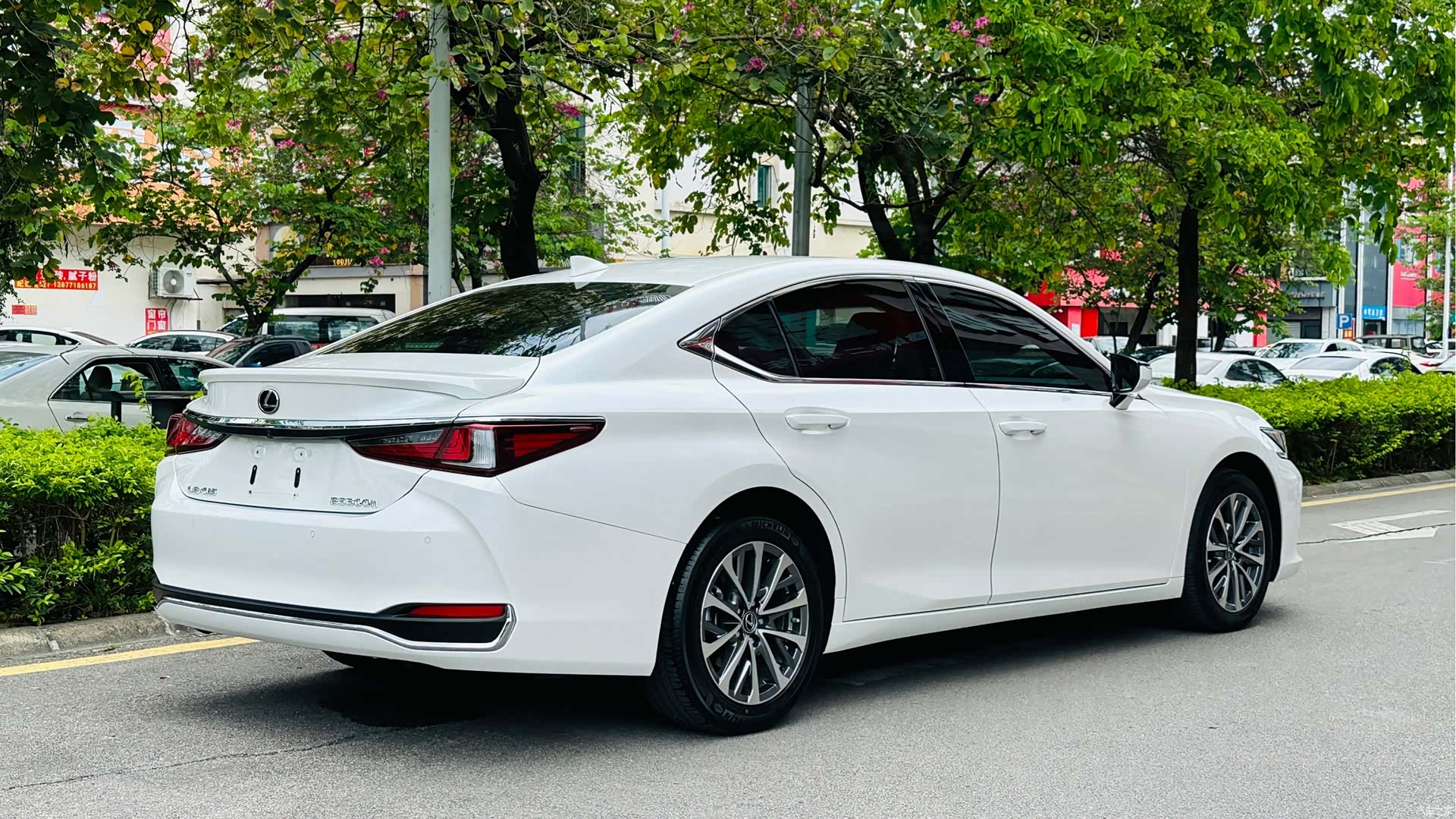 Lexus ES, 2023 4
